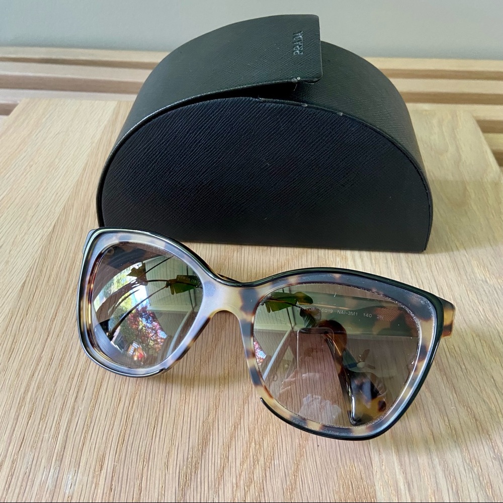 Prada Tortoise Black Havana Sunglasses 😎